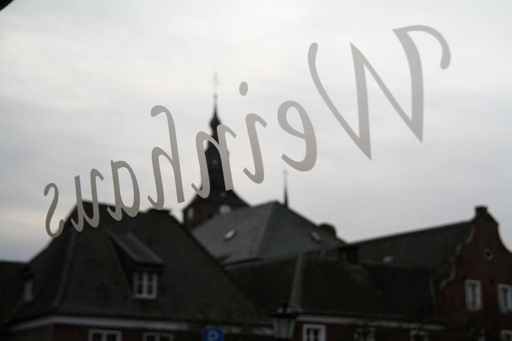 Gast-Und Weinhaus Zwiebelturm Kerken Exterior photo